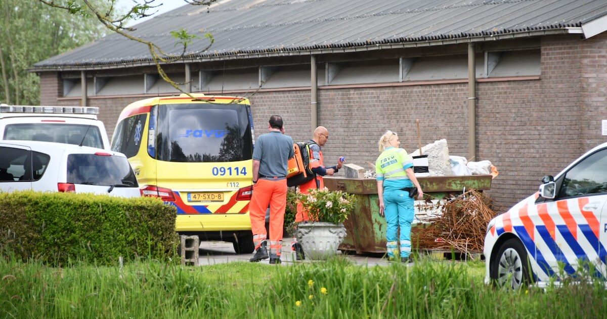 Man gewond na val van dak in Papekop