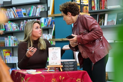 Esther Verhoef, voor de elfde keer in de race voor NS Publieksprijs