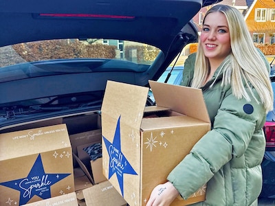 Toen Romy (26) op haar 17de hoorde over kindjes die met Sinterklaas geen cadeaus kregen, ging ze men