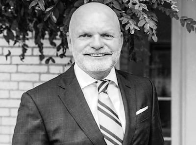 Johan (1966-2026) uit volkswijk Hatert schopt het tot bankdirecteur, maar voor zijn kleindochters is
