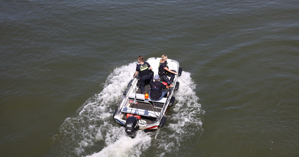 Zoekactie naar zwemmer op het Leukermeer bij Well