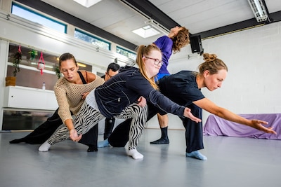 Zorra (22) heeft een beperking en tourt door heel Nederland met haar dansvoorstelling: ‘Ik word een ster’