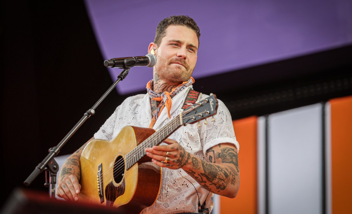 Lees in 1 minuut: dit is er aan de hand met Douwe Bob | Show | AD.nl