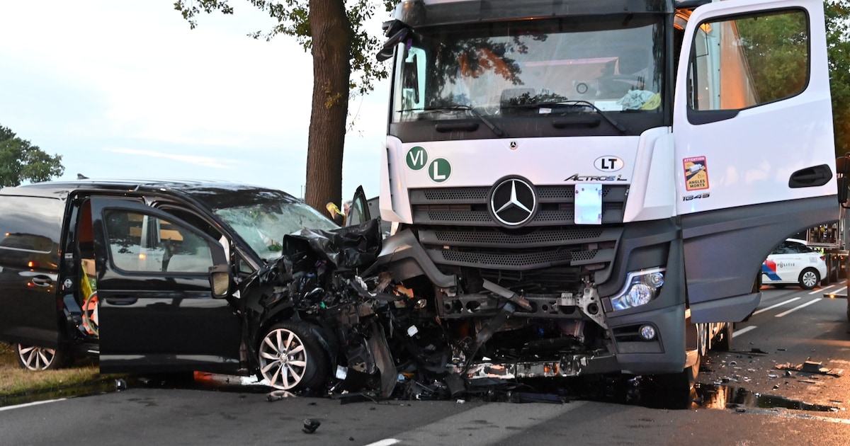 Ernstig ongeluk in Rijsbergen: auto botst frontaal op vrachtwagen, bestuurder zwaargewond