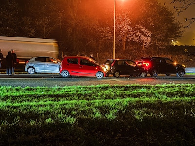 Vier auto’s betrokken bij kettingbotsing op N35 bij Enschede