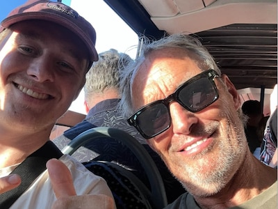 Vader Martin wacht in Boedapest op zijn zoon Maurice, die na een half jaar Zuid-Amerika nog nét de T