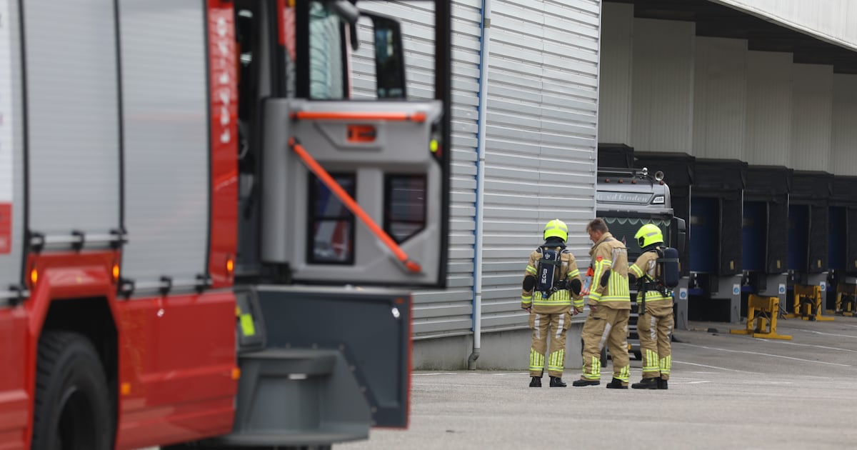 Kleine ammoniaklekkage bij bedrijf in Barneveld, brandweer geruime tijd bezig