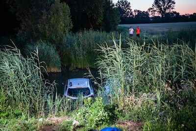 Auto in sloot aangetroffen na nachtelijke crash in Arnhem, bestuurder spoorloos