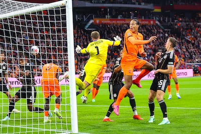 Dubbele domper voor Oranje bij debuut bondscoach Xavi: Brobbey raakt geblesseerd en Duitsland scoort