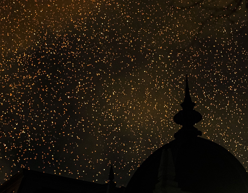 Door de vonkenregen hebben enkele tientallen mensen hun huis moeten verlaten.