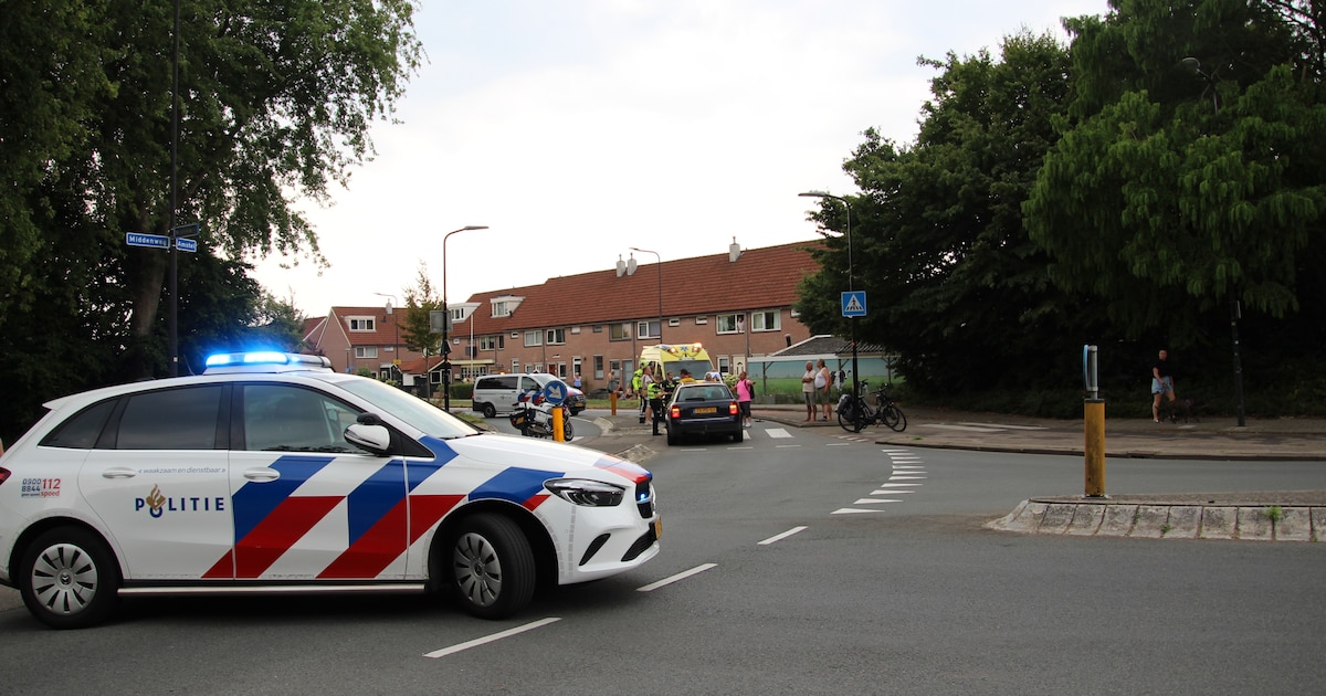 Botsing tussen fietser en auto op Middenweg in Heerhugowaard