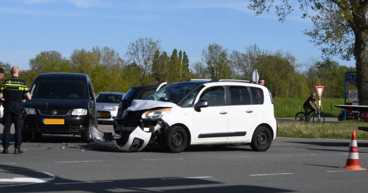 Drie auto's betrokken bij ongeval in Kamperveen
