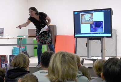 Goirlese auteur Sanne Miltenburg bezoekt basisschool Christoffel in Tilburg