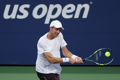 Van de Zandschulp klopt verrassend De Minaur en bereikt derde ronde US Open