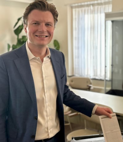 LIVE Verkiezingen 2026 | Burgemeester Tilburg trakteert stembureauleden op worstenbroodjes, VVD-frac