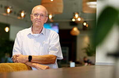 Vrijwilliger Wim brengt (20 uur per week) warmte naar het verpleeghuis: ‘Een glimlach van een bewoner, heerlijk’