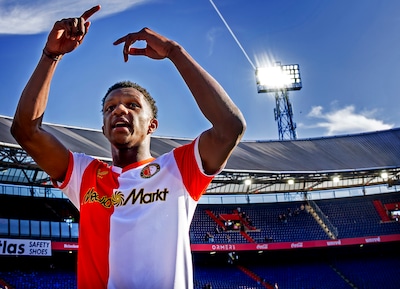 Volop interesse voor Givairo Read: ook AS Roma meldt zich bij Feyenoord voor rechtsback