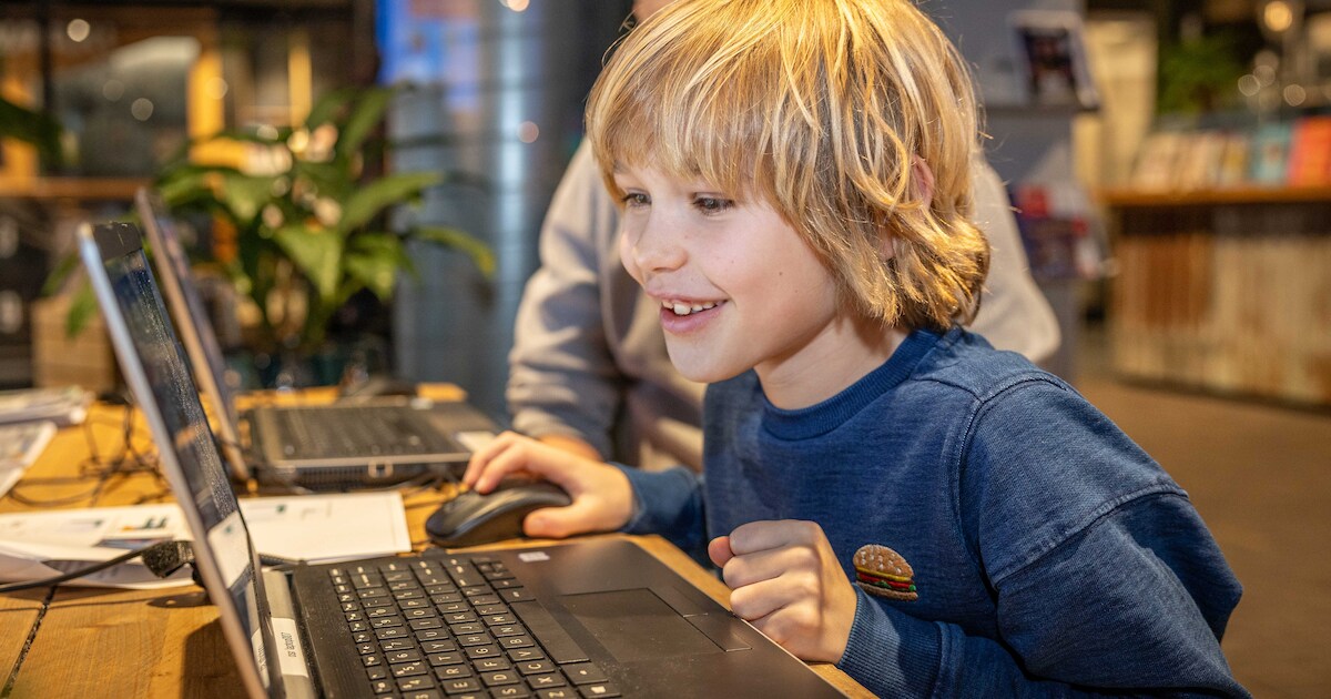 Kinderen leren programmeren bij CoderDojo in Spijkenisse