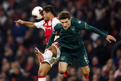 Ajax morst voor vierde keer dure punten in Arena en raakt verder achterop bij Feyenoord en PSV