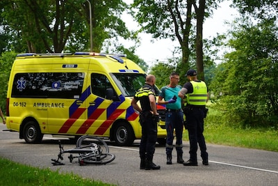 Fietsster gewond na aanrijding met auto in Staphorst