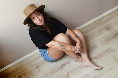 Tattoos van Laura (36) tonen hoe ze in het leven staat: ‘Ik wil lief zijn voor mezelf’