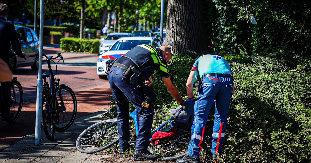Twee fietsers komen ten val na botsing in Drachten