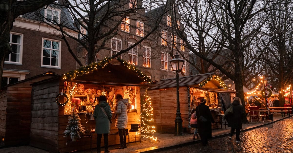 Yes! Op deze dagen is de Nostalgische Kerstmarkt in Leiden
