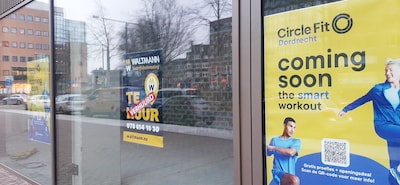 twee-commerciele-ruimtes-op-de-begane-grond-van-appartementencomplex-de-johan-de-beverwijck-aan-de-spuiboulevard-zijn-verhuurd-aan-een-sportschool-en-een-huidkliniek