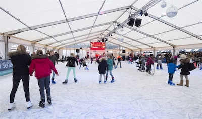 De schaatsbaan op Scheveningen blijft een paar weken langer open