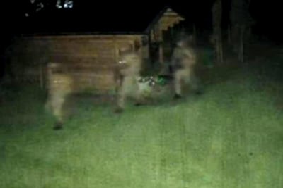Belg ziet ’s nachts opeens vijf gewapende mannen in zijn tuin: het blijkt een militaire oefening