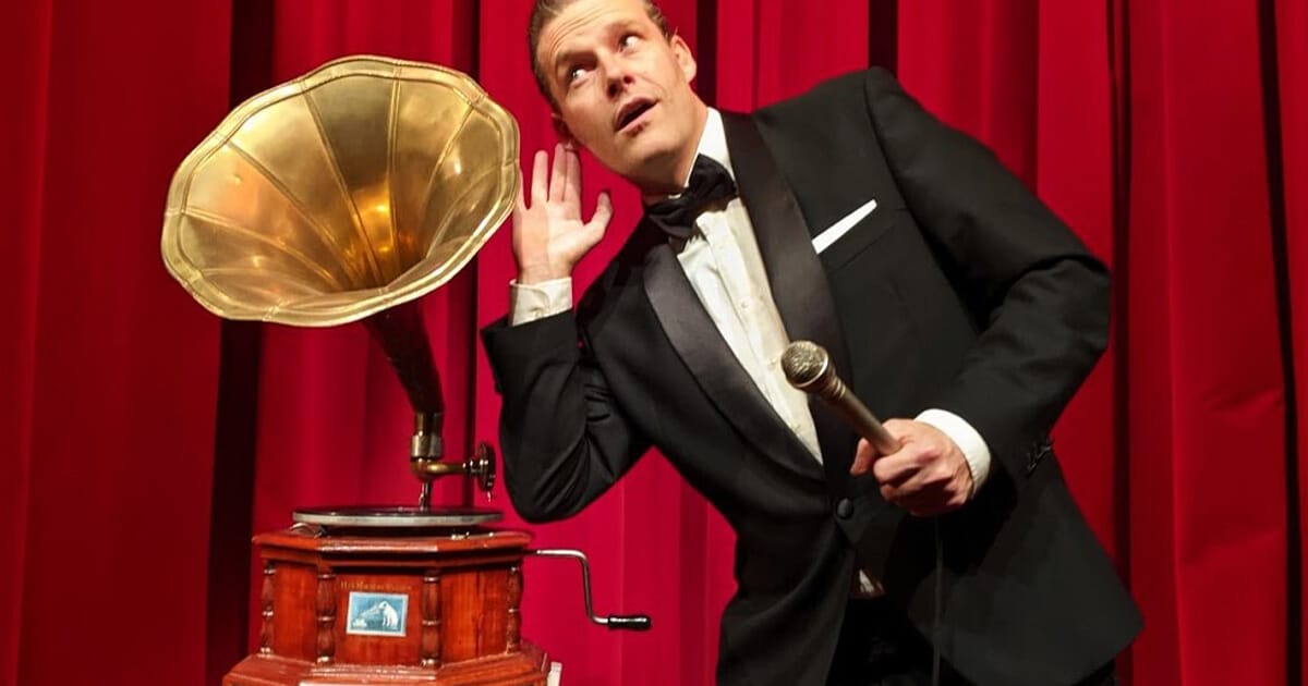 The Christmas Crooner speelt kerstklassiekers in Gees