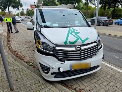 Drie voertuigen betrokken bij botsing op de Laan van Westroijen in Tiel