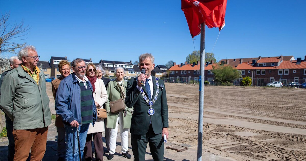 Beverwijk eert pater Wim van der Geest met straatnaam