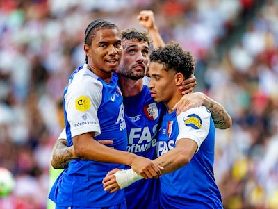 AZ speelt tien man PSV volledig kapot, Daal maakt vierde goal voor bekerwinnaar