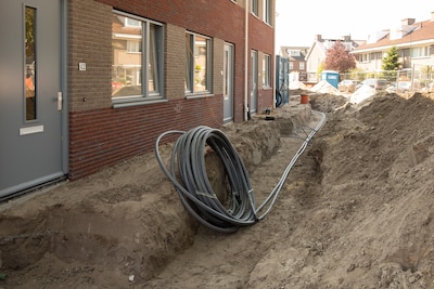 Wedloop om stroom: Stedin overspoeld met aanvragen van gemeenten die als een malle 80.000 nieuwe huizen willen aansluiten