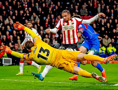 PSV blijft ondanks meeslepende Europese avond met lege handen achter tegen Atlético Madrid