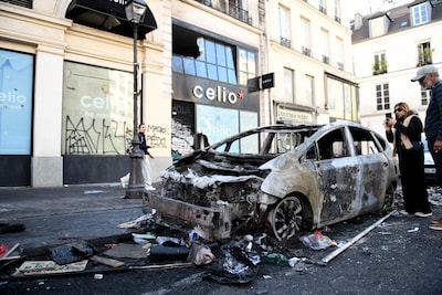 Franse regering houdt crisisoverleg na weekend vol rellen, 2400 arrestaties