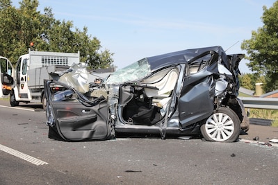 Twee gewonden, van wie één ernstig, bij zwaar ongeluk op A58 bij Roosendaal: weg nog tot 21.00 uur d