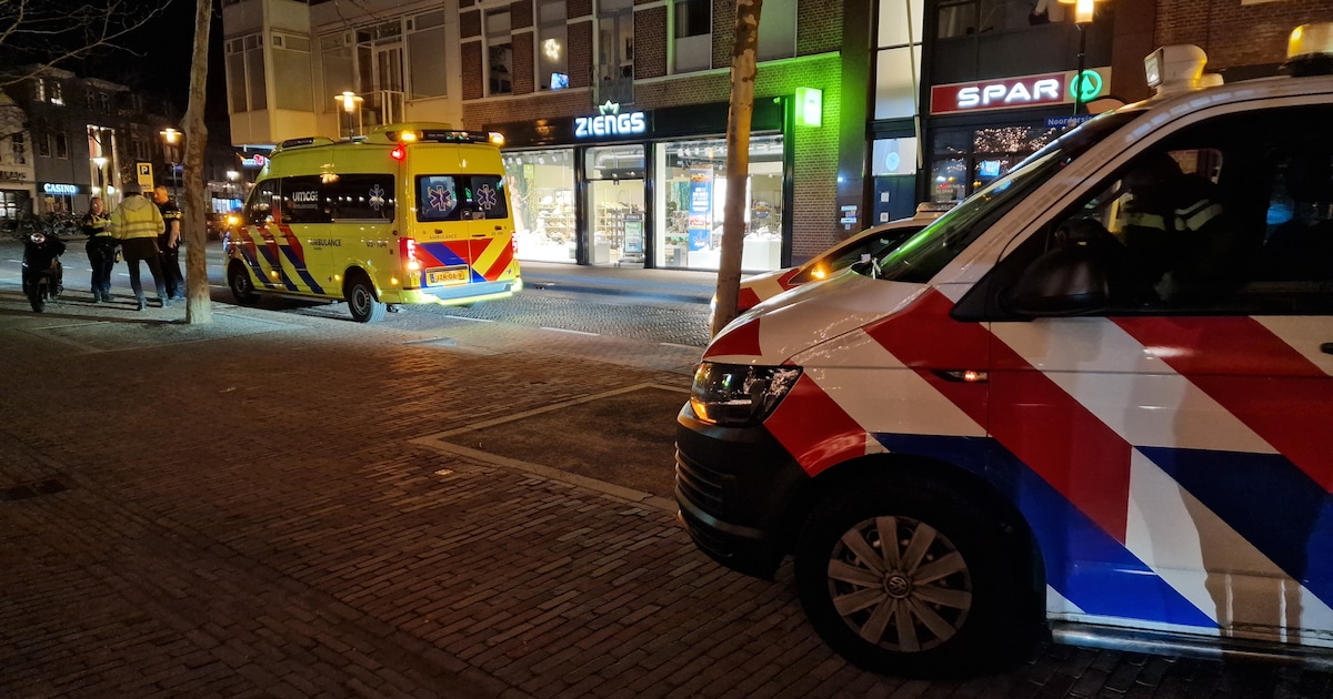Voetganger gewond na botsing met scooter in Assen