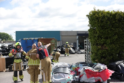 Brand breekt uit in bedrijfspand in Waalwijk, brandweer weet grote schade te voorkomen