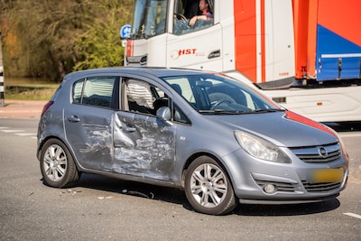 Auto in zijkant geraakt op de Ringbaan-Oost in Zevenaar