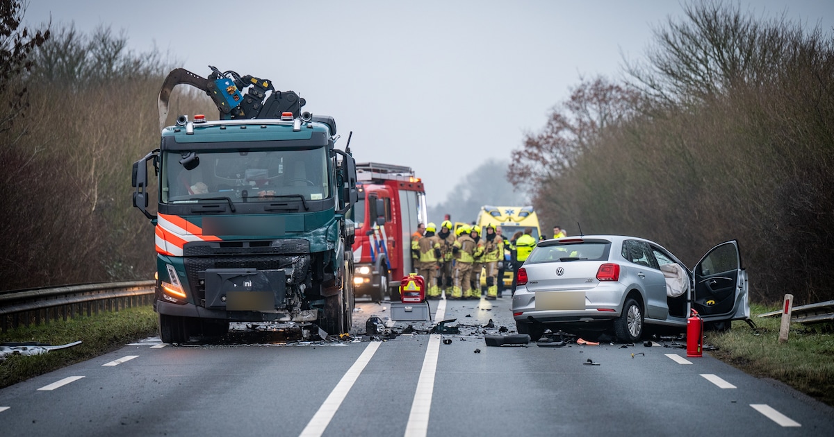 Vrouw (50) overleden na botsing met vrachtauto op N231 bij Nieuwveen