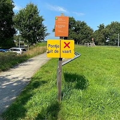 Pontje bij Loozen was tijdelijk uit de vaart: waterstand in de Vecht te laag