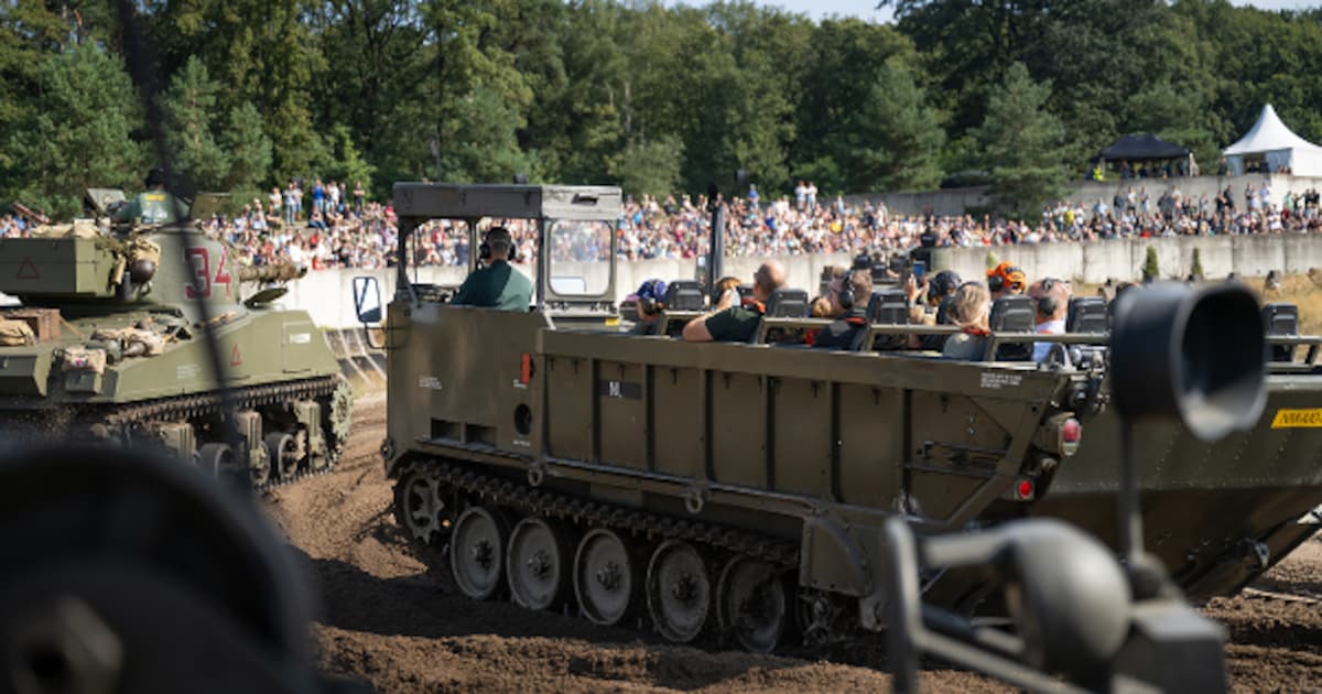 Nationaal Militair Museum in Soest opent buitenseizoen met voertuigenshow