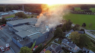 Brand in leegstaand bedrijfspand in Twello, oorzaak nog onbekend