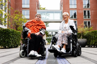 Ans (85) en Ineke (76) ontevreden over bezuinigingen in verzorgingshuis: ‘Geen nootmuskaat meer op de bloemkool’