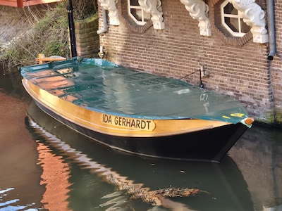 Nieuwe Zutphense fluisterboot draagt naam van bekende dichteres, wordt zaterdag gedoopt