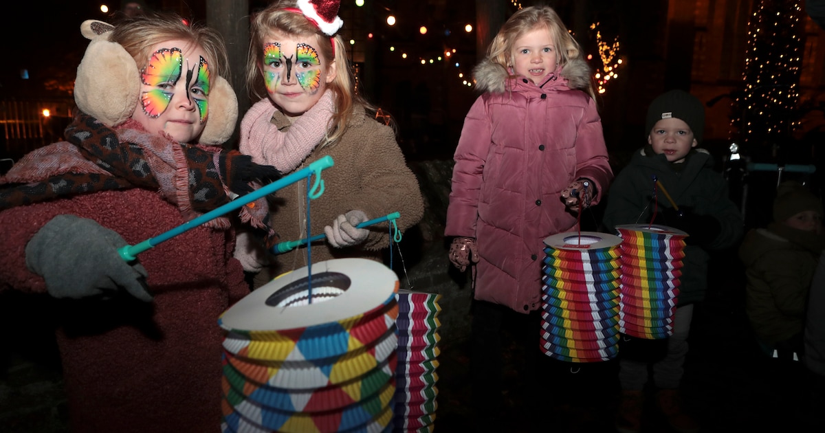 Optocht in Moerkapelle: kleurrijke lampionnen verlichten de straten