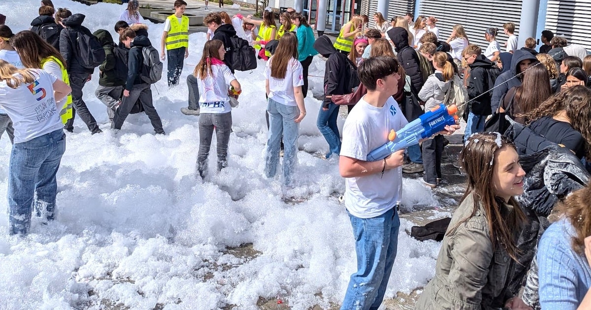 Schuimparty op MaasWaal College in Wijchen en expositie in Bondsgebouw Druten