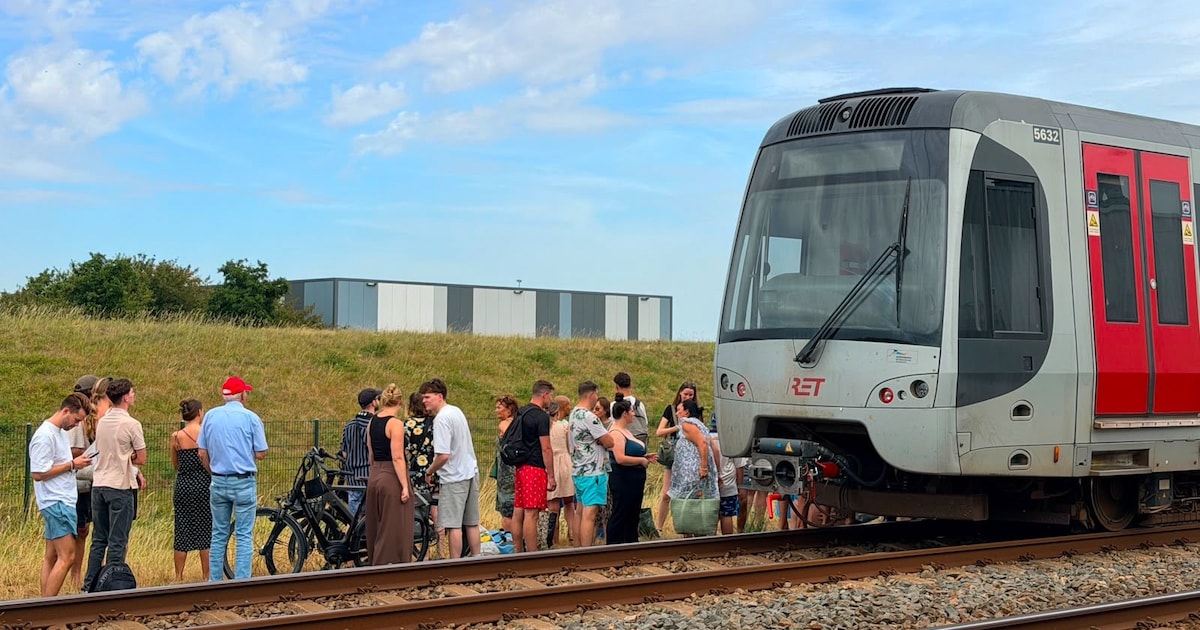 Stranddag van Janet strandt in kokend hete metro in Hoek van Holland: ‘Temperatuur liep op tot 40 gr